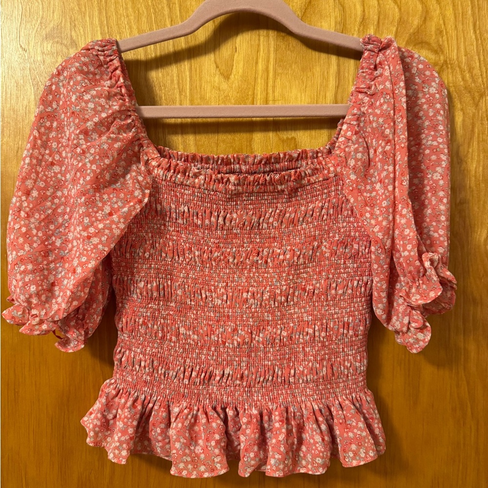 WAYF pink floral puff sleeve top. NWT Size S